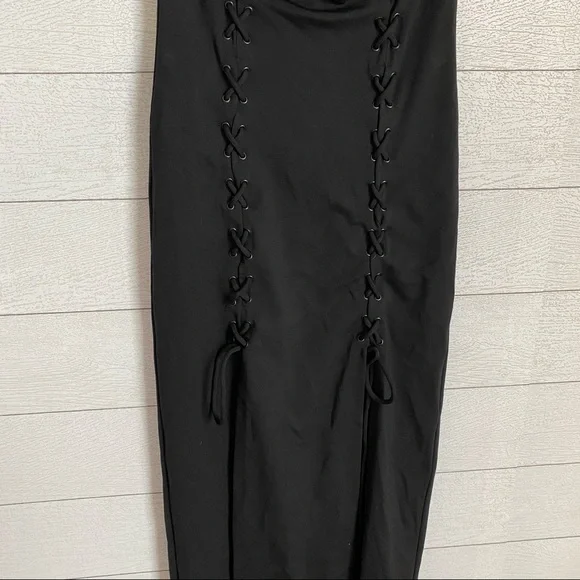 NWT Chrissy Teigen Phoebe Lace Up Gown - Picture 4 of 5